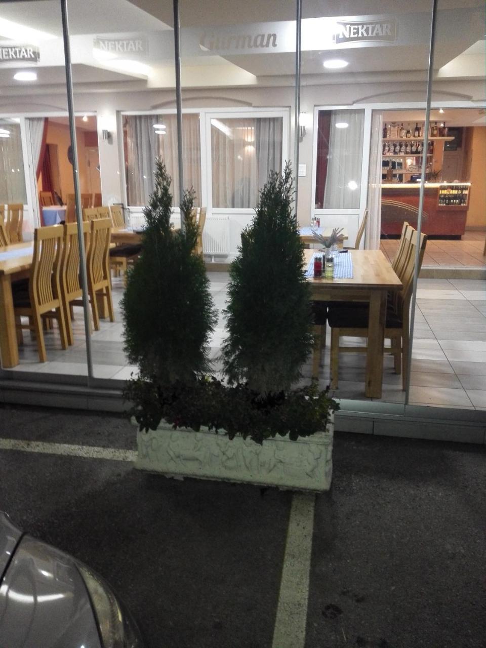 Motel Restoran Gurman Баня-Лука Экстерьер фото